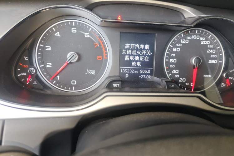 Used Audi A4L 2013 30 TFSI Automatic Comfort Model Odometer Close Up