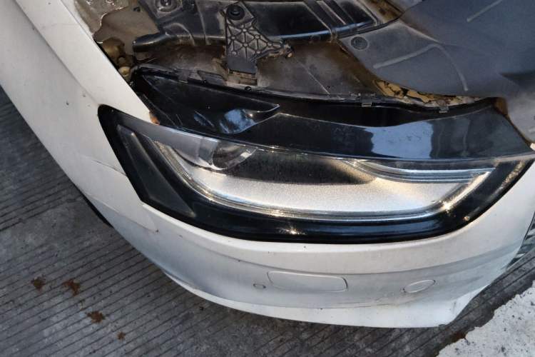 Used Audi A4L 2013 35 TFSI Automatic Standard Model Right Front Headlight
