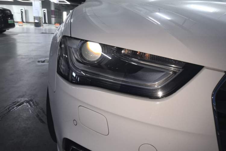 Used Audi A4L 2013 35 TFSI Automatic Standard Model Right Front Headlight