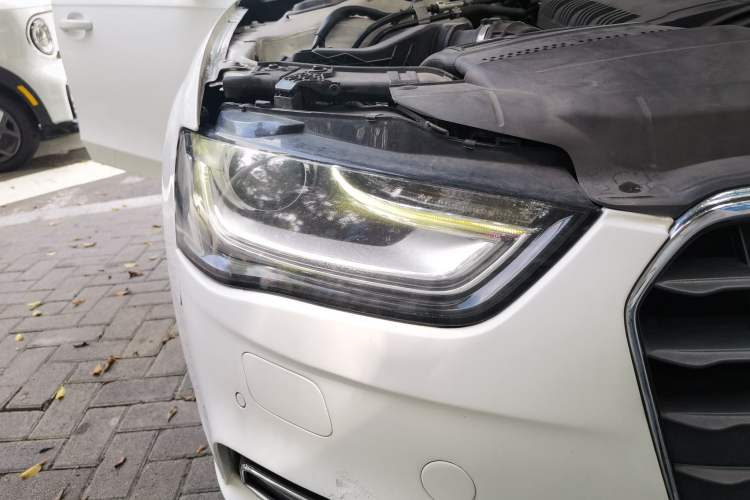 Used Audi A4L 2013 35 TFSI Automatic Standard Model Right Front Headlight