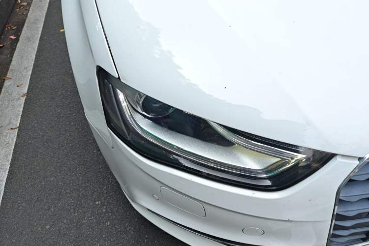 Used Audi A4L 2013 35 TFSI Automatic Comfort Model Right Front Headlight
