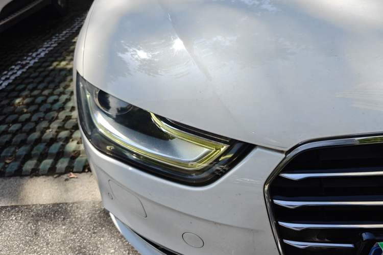 Used Audi A4L 2013 35 TFSI Automatic Standard Model Right Front Headlight