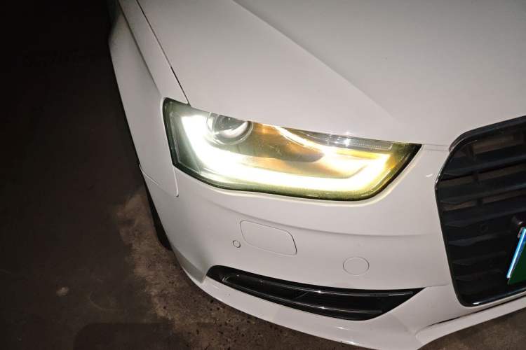 Used Audi A4L 2013 35 TFSI Automatic Standard Model Right Front Headlight