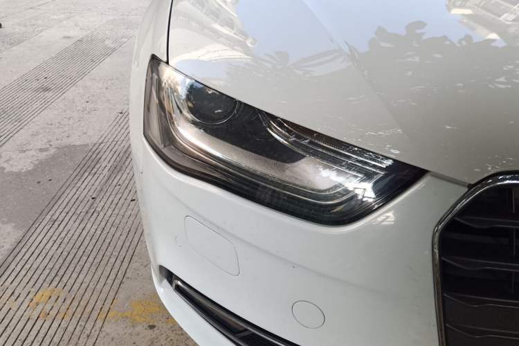 Used Audi A4L 2013 35 TFSI Automatic Standard Model Right Front Headlight