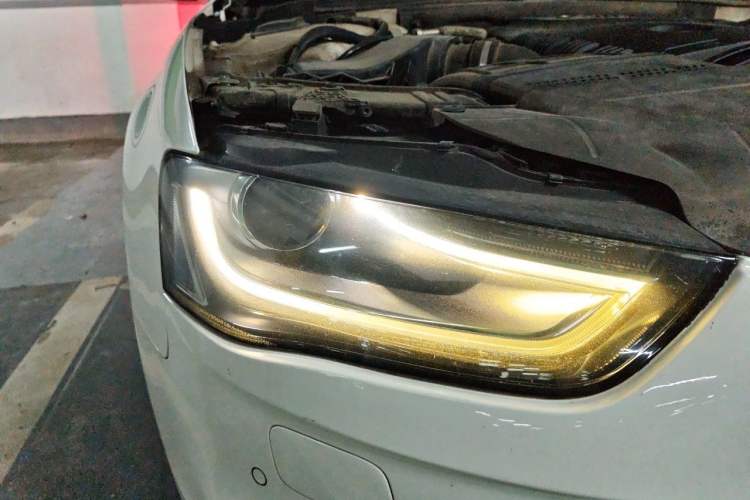 Used Audi A4L 2013 35 TFSI Automatic Comfort Model Right Front Headlight