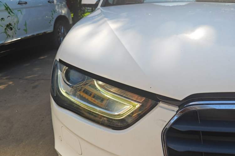 Used Audi A4L 2013 35 TFSI Automatic Standard Model Right Front Headlight