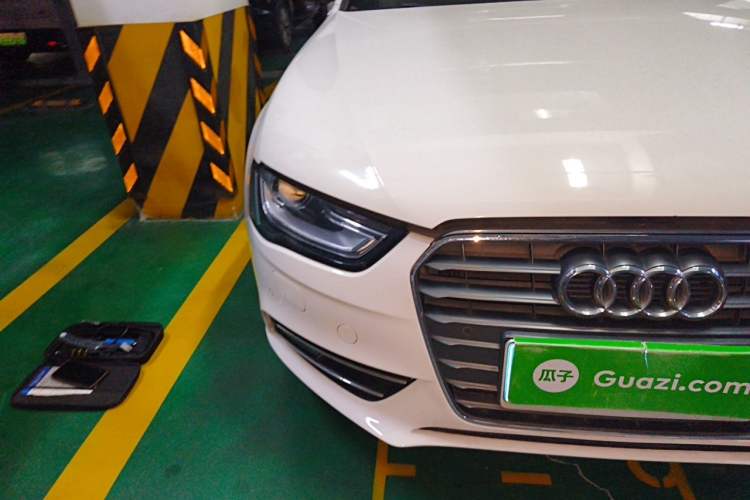 Used Audi A4L 2013 35 TFSI Automatic Standard Model Right Front Headlight