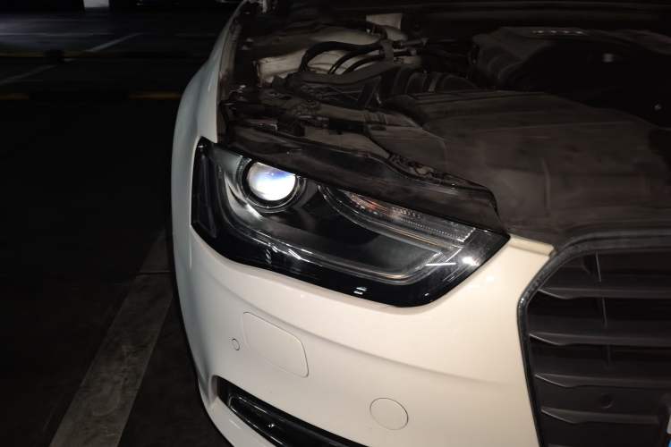 Used Audi A4L 2013 35 TFSI Automatic Comfort Model Right Front Headlight