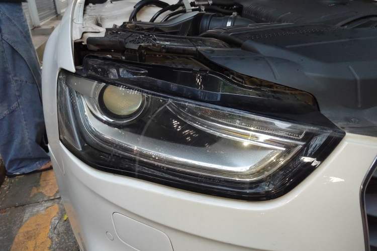 Used Audi A4L 2013 35 TFSI Automatic Comfort Model Right Front Headlight