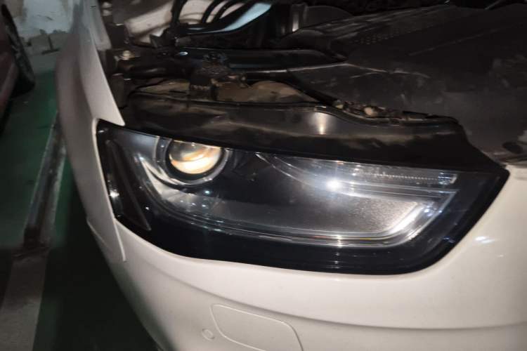Used Audi A4L 2013 35 TFSI Automatic Standard Model Right Front Headlight