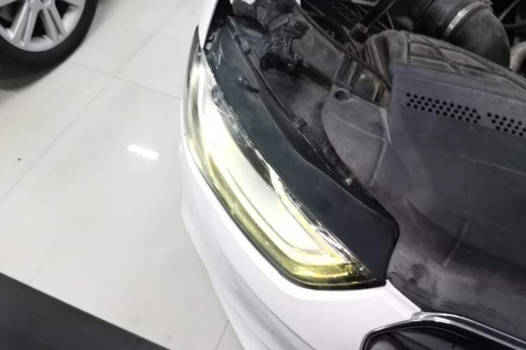 Used Audi A4L 2013 35 TFSI Automatic Comfort Model Right Front Headlight
