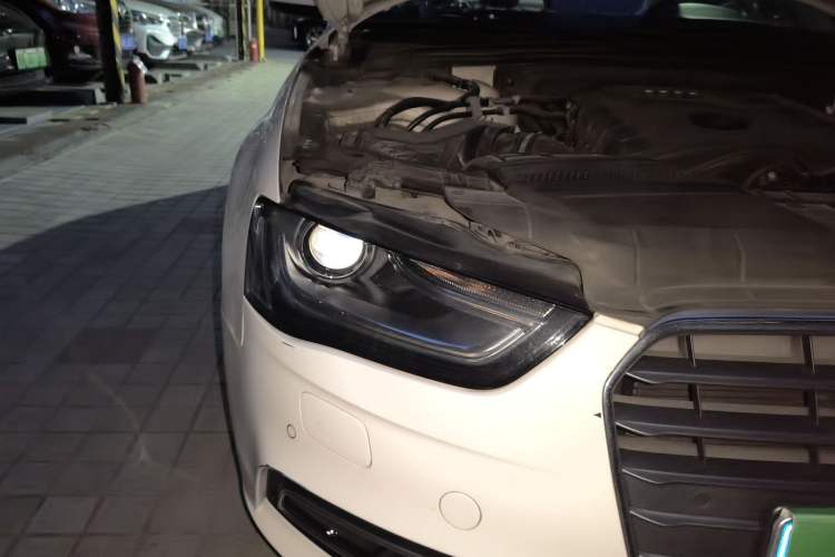 Used Audi A4L 2013 35 TFSI Automatic Comfort Model Right Front Headlight