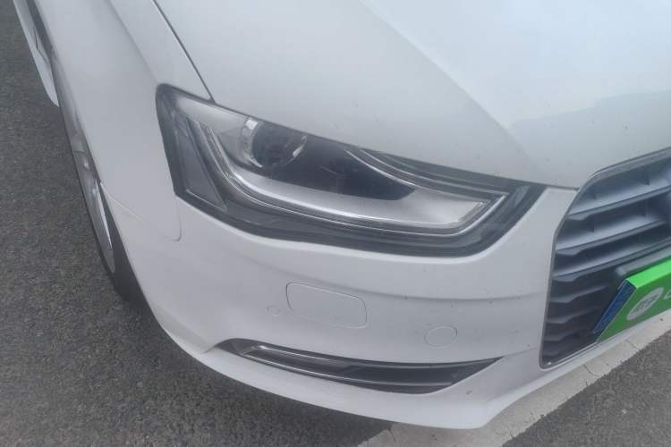 Used Audi A4L 2013 35 TFSI Automatic Standard Model Right Front Headlight