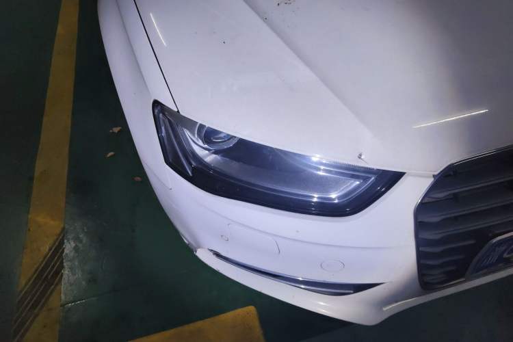 Used Audi A4L 2013 35 TFSI Automatic Standard Model Right Front Headlight