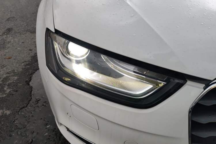 Used Audi A4L 2013 35 TFSI Automatic Standard Model Right Front Headlight
