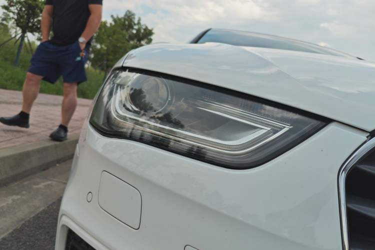 Used Audi A4L 2013 40 TFSI quattro Individual Sport Edition Right Front Headlight