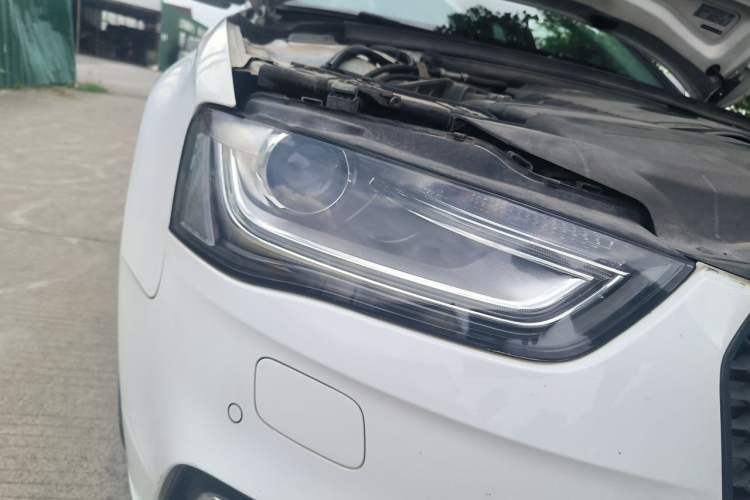 Used Audi A4L 2013 35 TFSI Automatic Standard Model Right Front Headlight