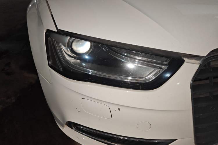 Used Audi A4L 2013 35 TFSI Automatic Standard Model Right Front Headlight