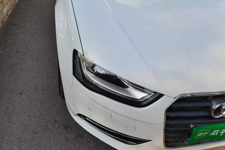 Used Audi A4L 2013 35 TFSI Automatic Comfort Model Right Front Headlight