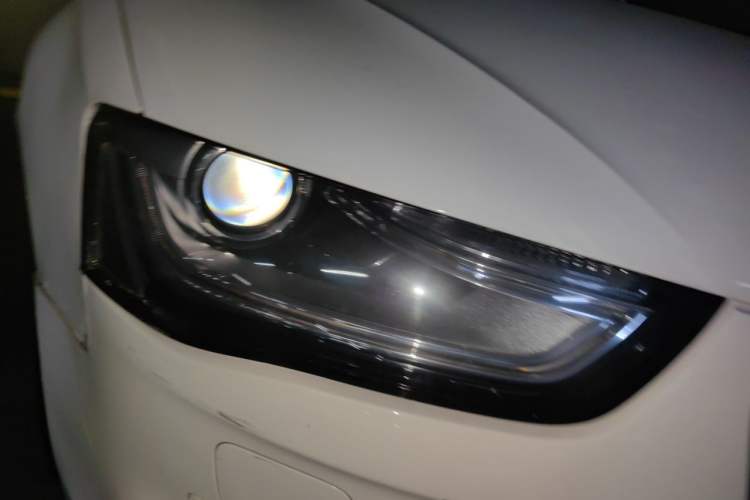 Used Audi A4L 2013 35 TFSI Automatic Standard Model Right Front Headlight