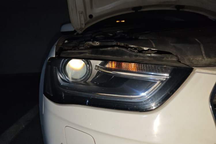 Used Audi A4L 2013 35 TFSI Automatic Standard Model Right Front Headlight
