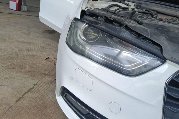 Used Audi A4L 2013 35 TFSI Automatic Standard Model Right Front Headlight