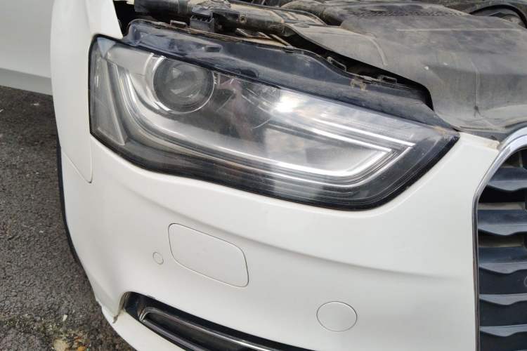 Used Audi A4L 2013 35 TFSI Automatic Standard Model Right Front Headlight