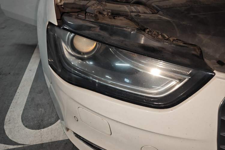 Used Audi A4L 2013 35 TFSI Automatic Standard Model Right Front Headlight