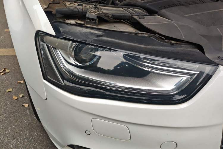 Used Audi A4L 2013 35 TFSI Automatic Standard Model Right Front Headlight