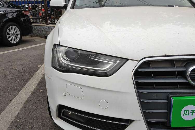 Used Audi A4L 2013 35 TFSI Automatic Comfort Model Right Front Headlight