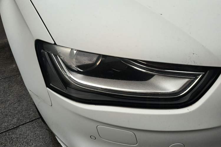 Used Audi A4L 2013 35 TFSI Automatic Standard Model Right Front Headlight