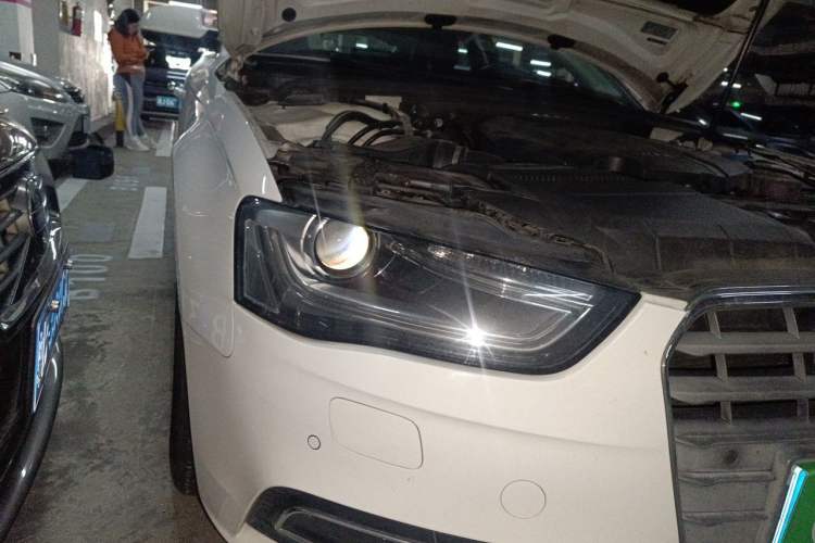 Used Audi A4L 2013 35 TFSI Automatic Standard Model Right Front Headlight