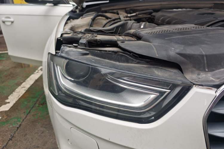 Used Audi A4L 2013 35 TFSI Automatic Standard Model Right Front Headlight