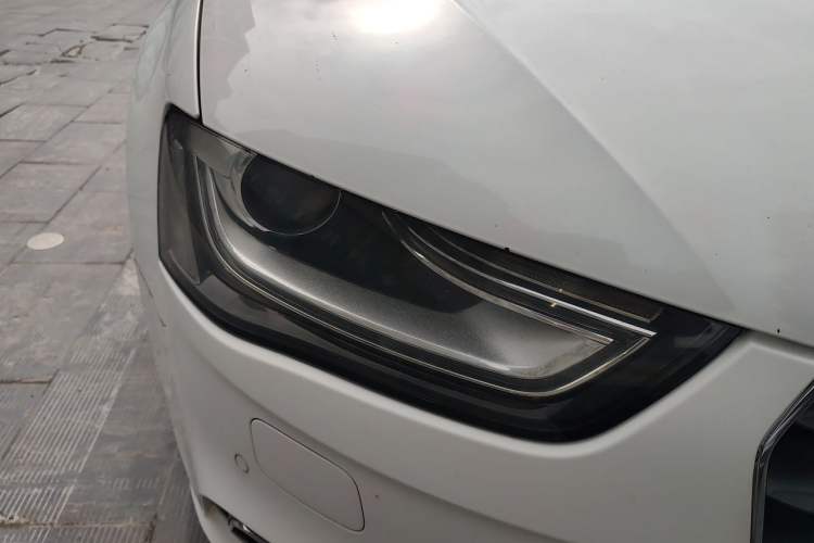 Used Audi A4L 2013 35 TFSI Automatic Standard Model Right Front Headlight