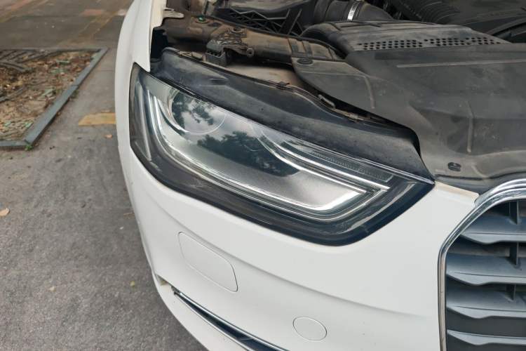 Used Audi A4L 2013 35 TFSI Automatic Standard Model Right Front Headlight