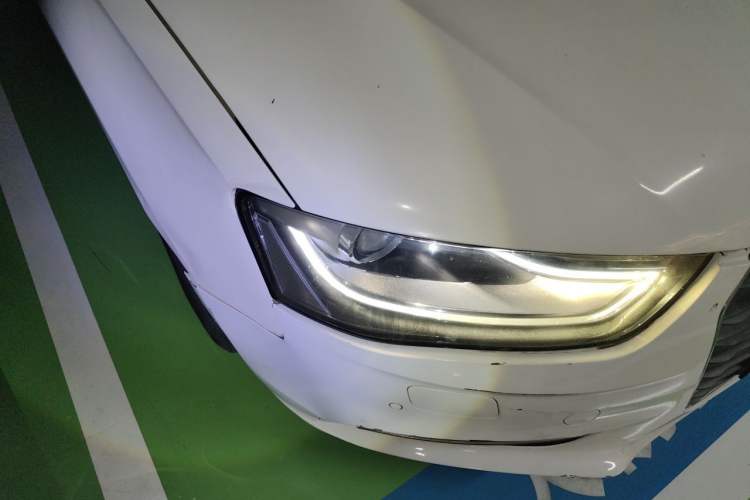 Used Audi A4L 2013 35 TFSI Automatic Standard Model Right Front Headlight