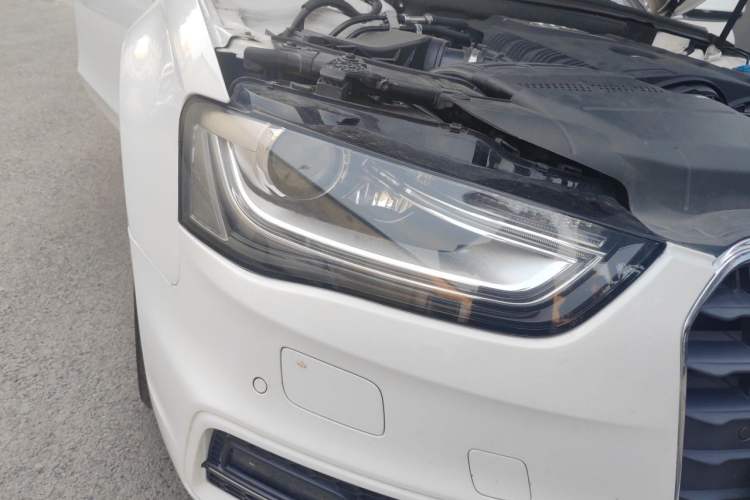 Used Audi A4L 2013 40 TFSI quattro Sport version Right Front Headlight