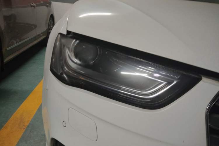 Used Audi A4L 2013 35 TFSI Automatic Standard Model Right Front Headlight