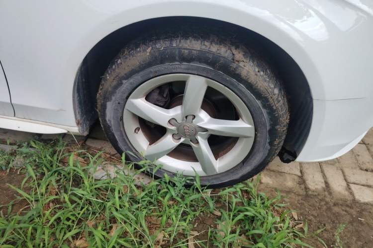 Used Audi A4L 2013 35 TFSI Automatic Comfort Model Right Front Wheel Hub