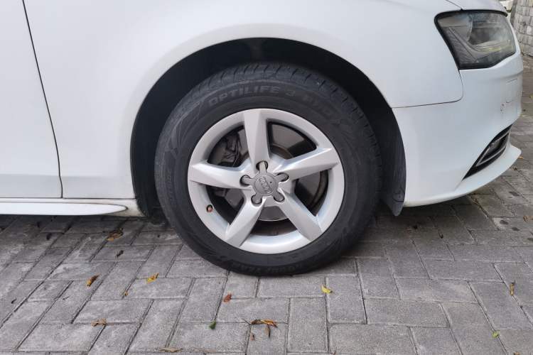 Used Audi A4L 2013 35 TFSI Automatic Standard Model Right Front Wheel Hub