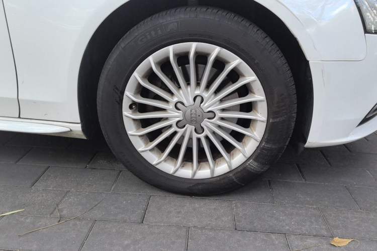 Used Audi A4L 2013 35 TFSI Automatic Technology Edition Right Front Wheel Hub