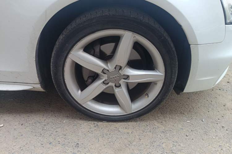 Used Audi A4L 2013 40 TFSI quattro Sport version Right Front Wheel Hub