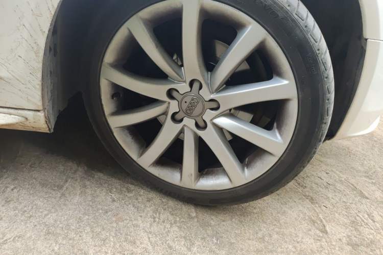 Used Audi A4L 2013 35 TFSI Automatic Standard Model Right Front Wheel Hub