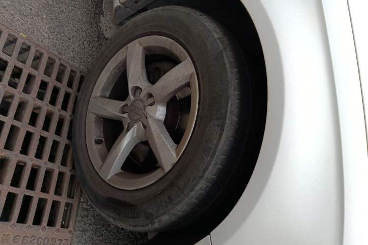 Used Audi A4L 2013 35 TFSI Automatic Comfort Model Right Front Wheel Hub