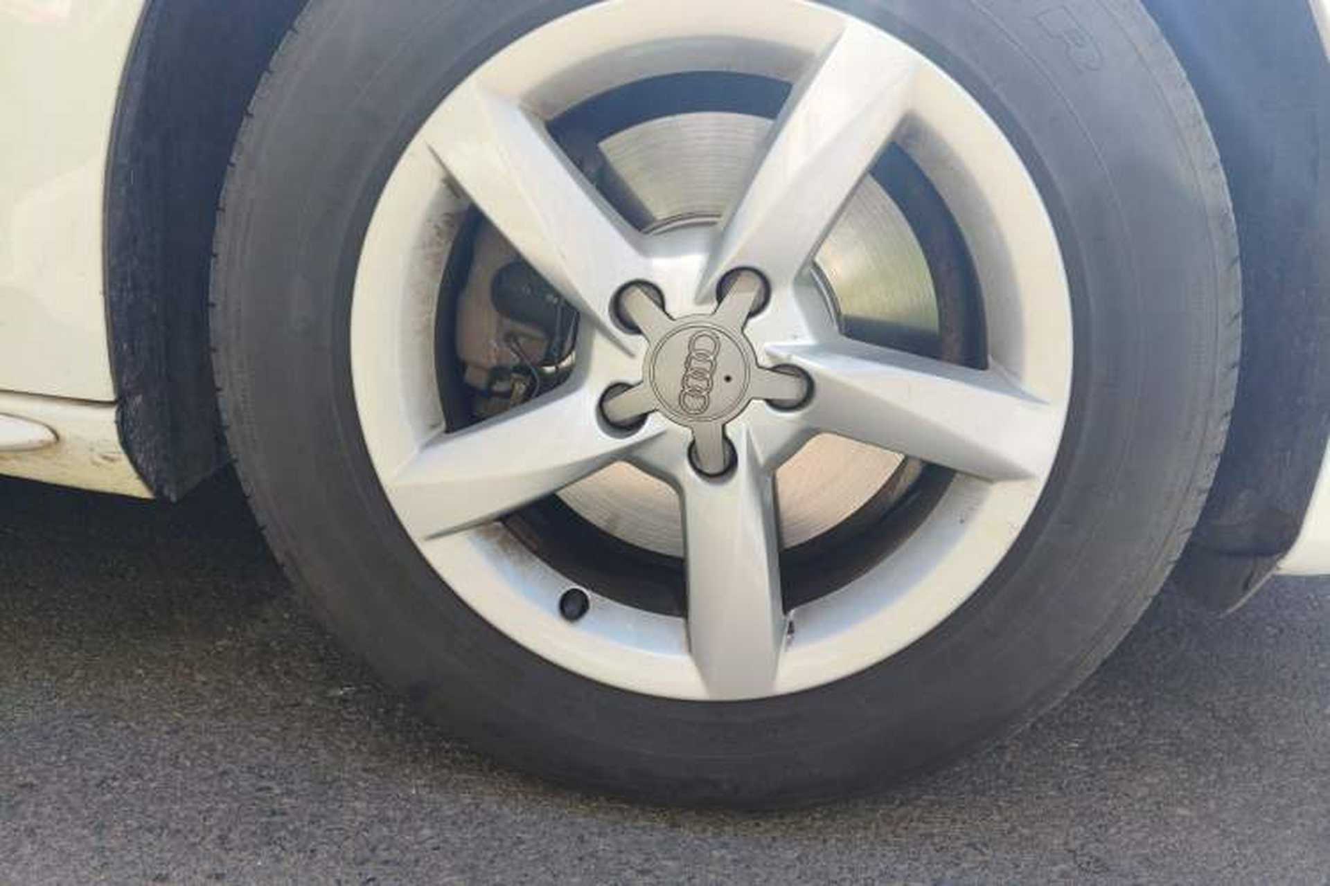 Used Audi A4L 2013 35 TFSI Automatic Comfort Model Right Front Wheel Hub
