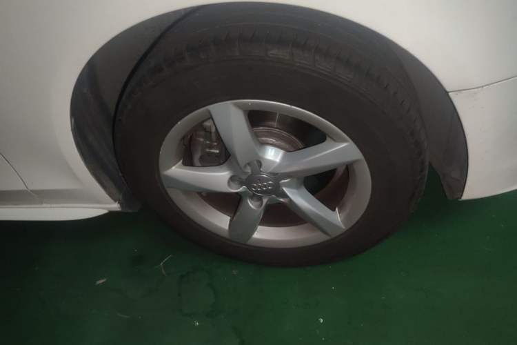 Used Audi A4L 2013 35 TFSI Automatic Comfort Model Right Front Wheel Hub