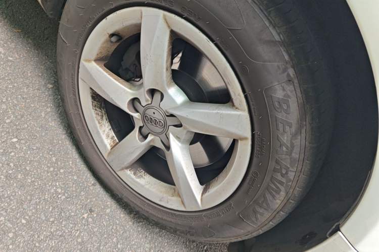 Used Audi A4L 2013 35 TFSI Automatic Comfort Model Right Front Wheel Hub