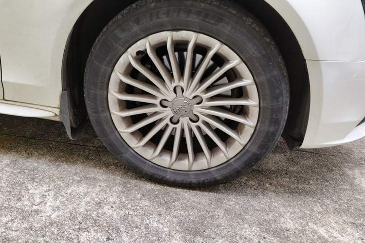 Used Audi A4L 2013 35 TFSI Automatic Technology Edition Right Front Wheel Hub