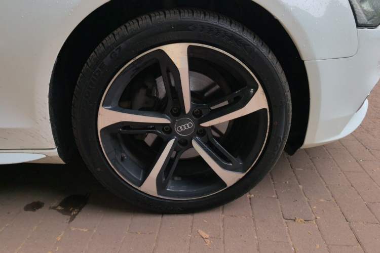 Used Audi A4L 2013 35 TFSI Automatic Comfort Model Right Front Wheel Hub