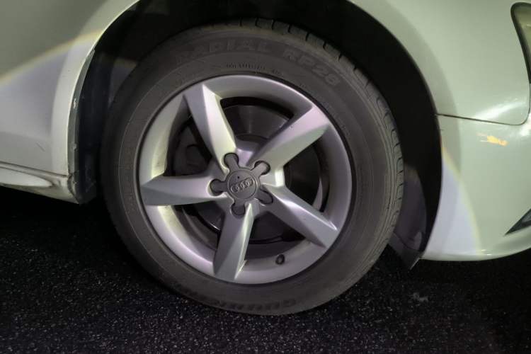 Used Audi A4L 2013 35 TFSI Automatic Comfort Model Right Front Wheel Hub